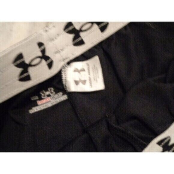 Under Armour women's small black/white Heatgear pull on shorts - Picture 5 of 6